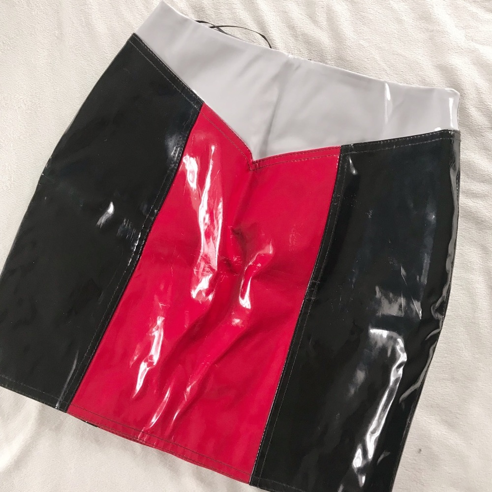 NWT LF red/black vinyl skirt 🖤♥️